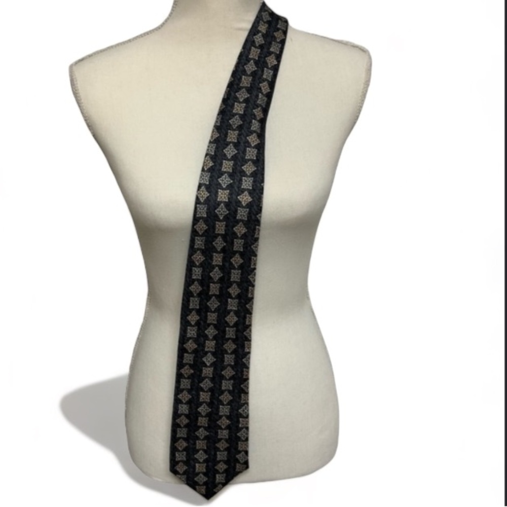 Claiborne 1995 Men’s Tie Colors Tan Blues Cream NWT  Vintage